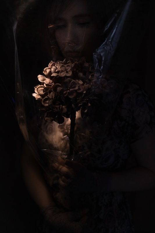 цветок и онаphoto preview