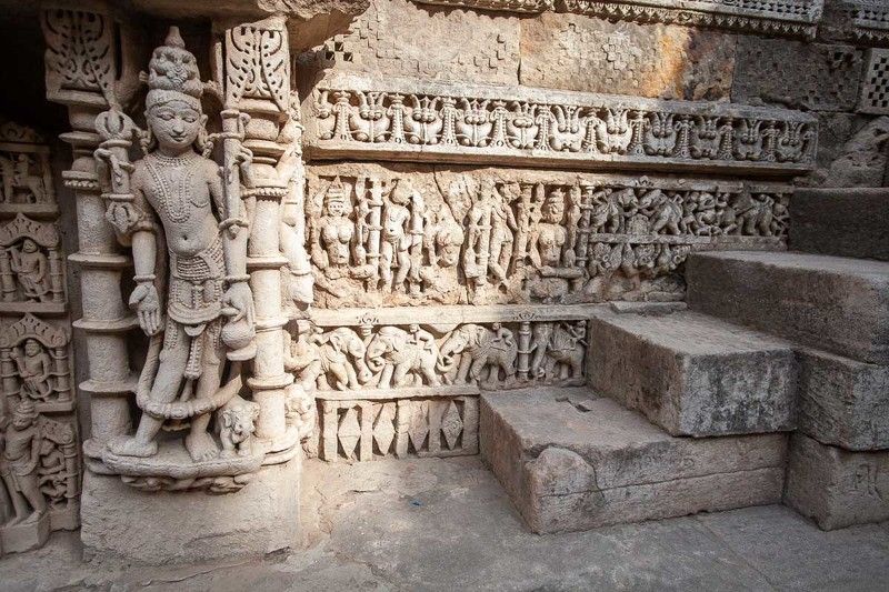 рани-ки-вав, колодец, колодец шагов королевы, барельеф, статуя, индия, патан, архитектура, древность, путешествие Рани-Ки-Вав фото превью