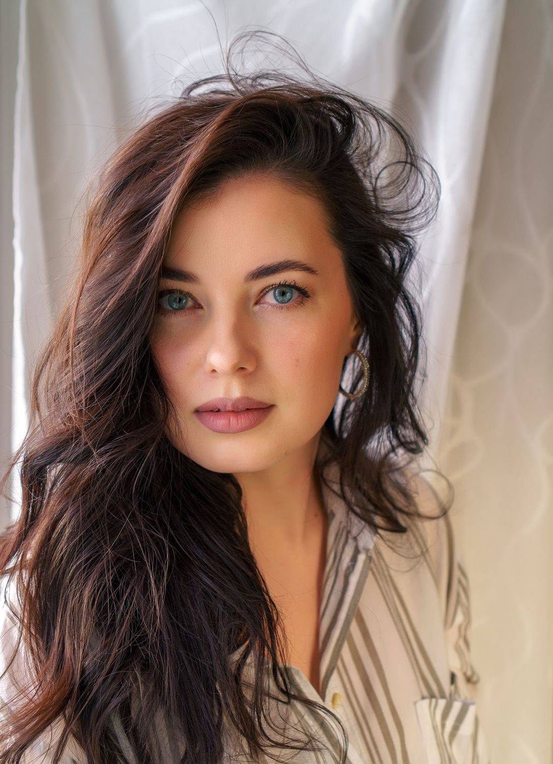 Ольга. Автор: Мулюкин Василий свет,окно,портрет, Мулюкин Василий