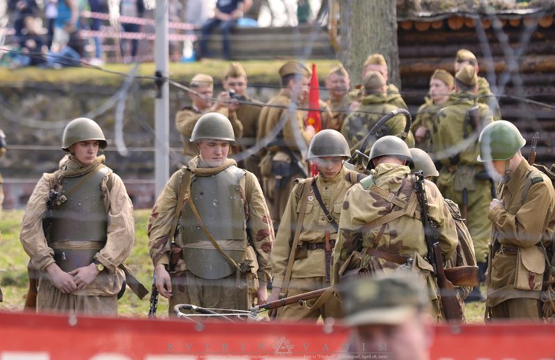 солдаты, 1945, Военно-историческая, реконструкция, Штурм, Кёнигсберг, Форт, 11,  Дёнхофф, Россия, Калининград, Германия, Восточная Пруссия, 18 апреля, 2021, история, представление, армия, вторая мировая война,одежда «Инструктаж»photo preview