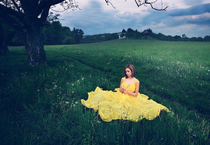 GIrl with yellow dressphoto preview