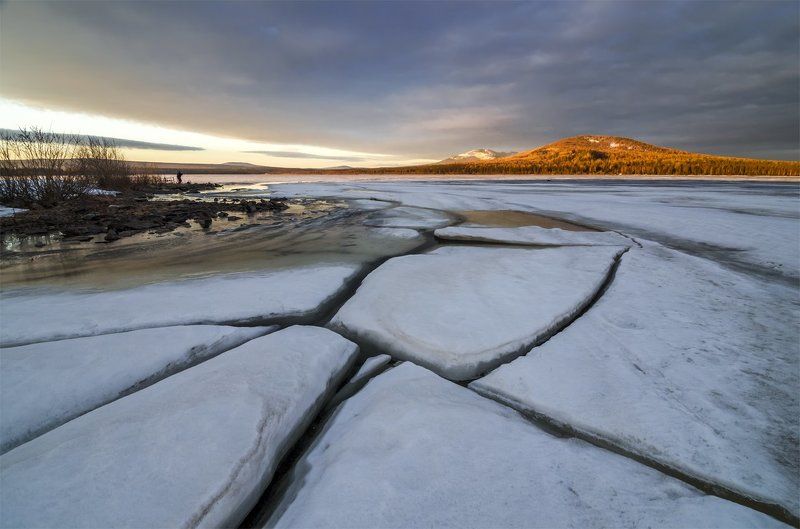 весна, восход, горы,  дикая природа, лед, небо,  озеро,  природа, рассвет,  туризм,  урал, утро,  южный урал Перекрёсткиphoto preview