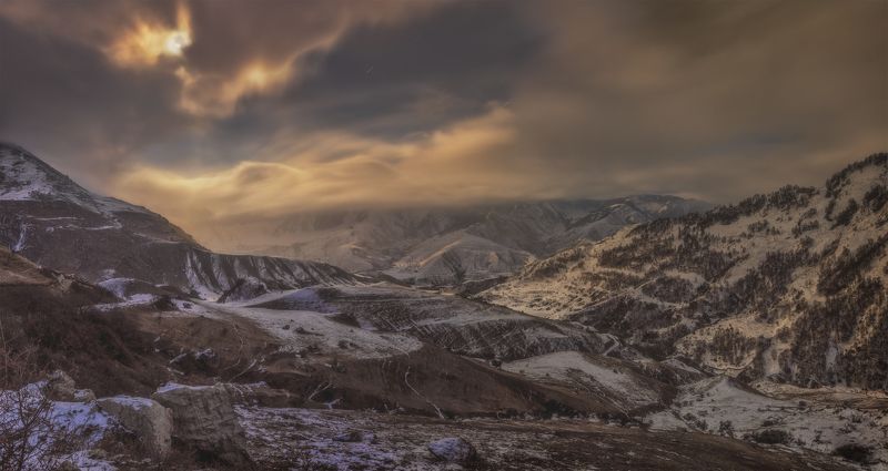 Молодая луна проплывала несмело по небу.photo preview