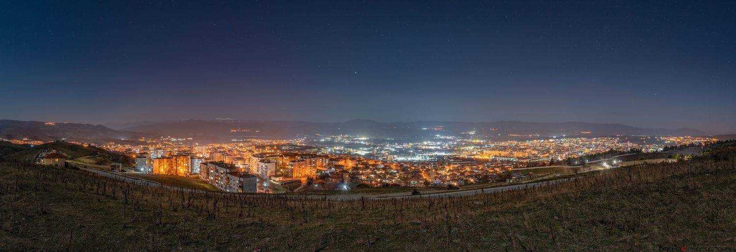 Нощна панорама над Благоевград. Автор: Иван Димитров , Иван Димитров