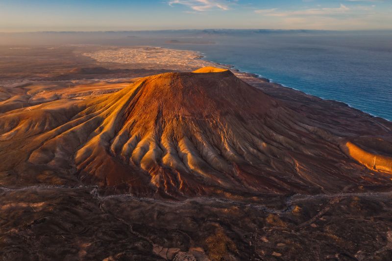 вулкан, гора, дюны, закат, закат солнца, испания, океан, осень, остров, канары, фуэртевентура, канарские острова, красная гора, montana roja Montana Roja at sunsetphoto preview