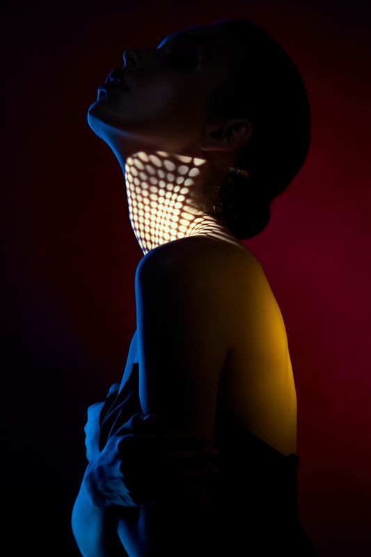 woman, portrait, girl, red, makeup, closeup, fashion, fashionable, cute, attractive, face Цвета и линииphoto preview