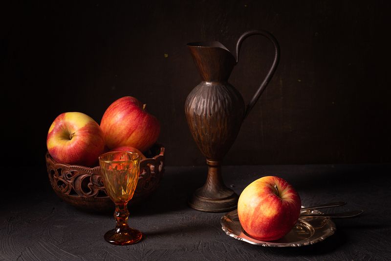 Натюрморт с яблоками!photo preview