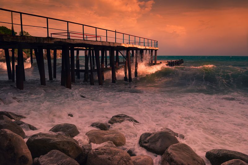 море шторм закат Последние лучи уходящего солнца, штормphoto preview