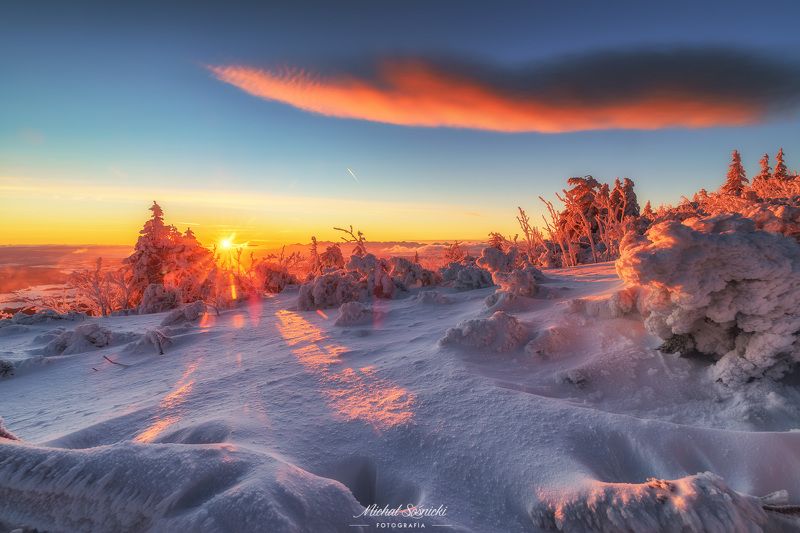 #poland #pentax #benro #lightroom #nikcollection #nature #sunrise #mountains #sky #fog #foggy #morning #pix #trees #sun Sunrise at Babia Góra 1.photo preview