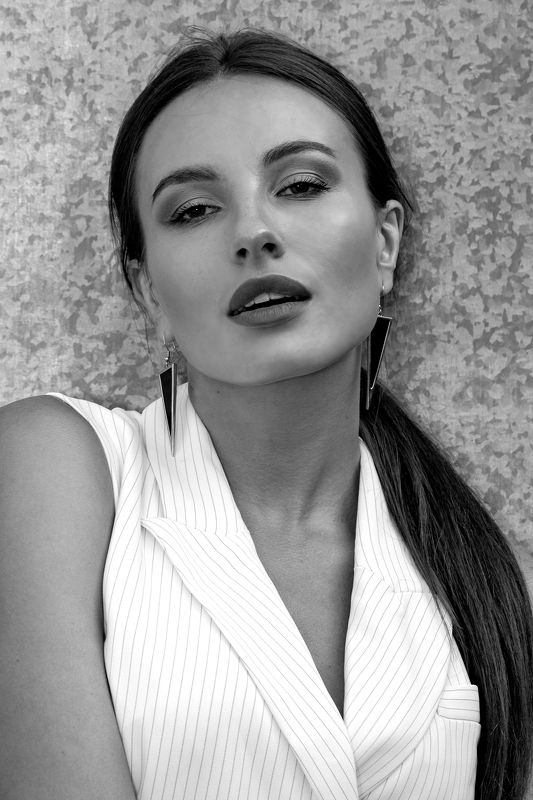 портрет модель Черно белый портретphoto preview