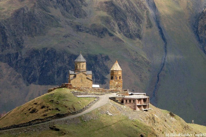 Горы, Грузия, Казбеги, Церковь Гергетис Цминда Самебаphoto preview