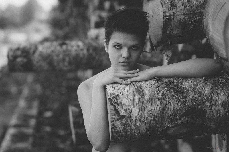 девушка, портрет, ч/б, улица, весна, пристань Tenderness фото превью