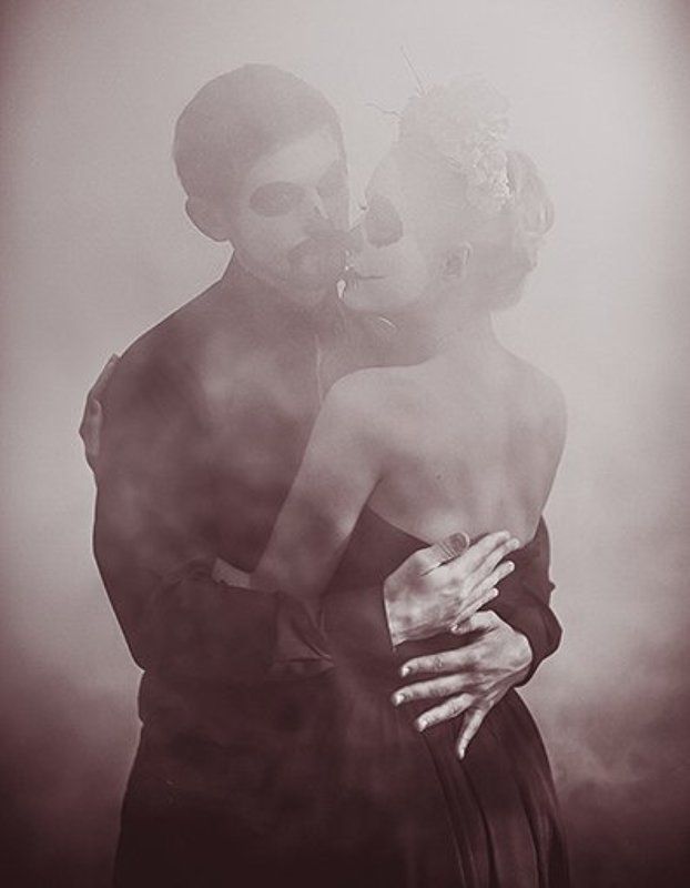 Праздник мертвых Тебя, как свод ночной, безумно я люблю...photo preview