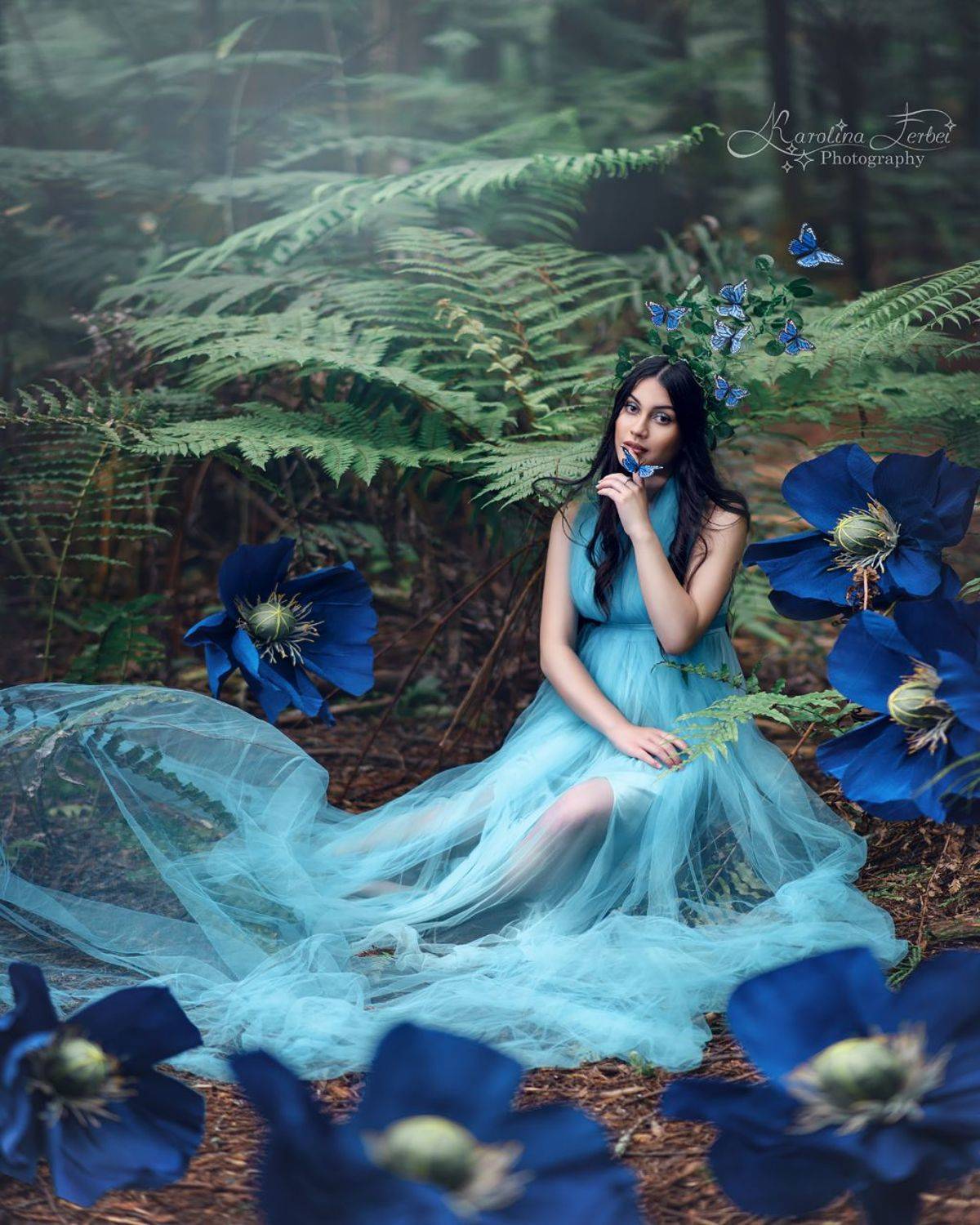 Forest fairy. Автор: Karolina Ferbei blue, dress, платье, бабочки, лес, богиня, художественная, фотография, фотосессия, волшебная, портрет, голубой, Karolina Ferbei