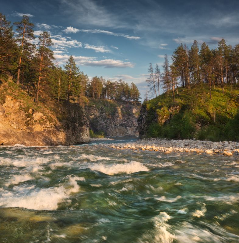 бурятия, баргузинская долина, байкал, алла, река, горы, ущелье, скалы, волны, камни, небо, сосны Быстрое течение Аллыphoto preview