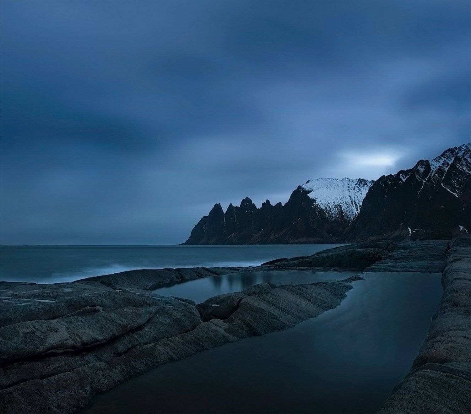 В непогоду. Автор: Алексеевич , Алексеевич