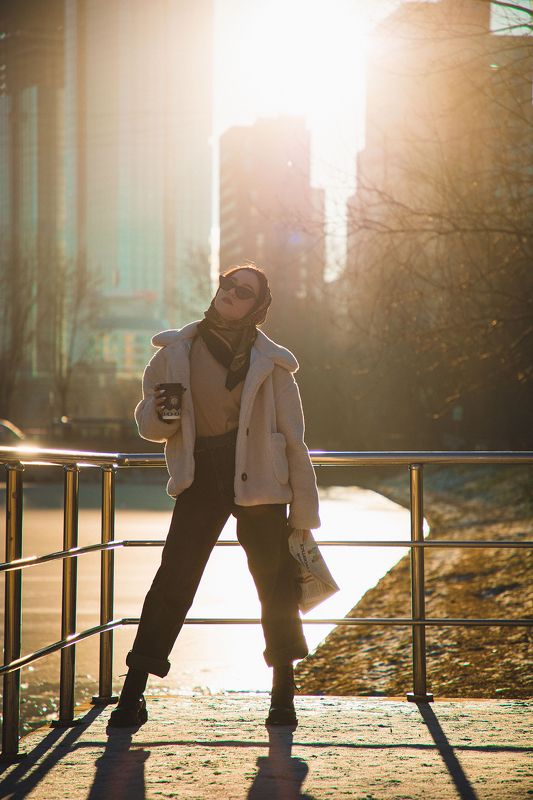 Портрет, фотосессия, зима, солнце, кофе, газета, стиль Татьяна ... зимаphoto preview