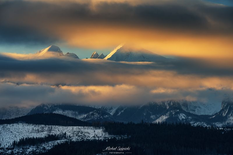 #poland #pentax #benro #lightroom #nikcollection #nature #sunrise #mountains #sky #fog #foggy #morning #pix #trees #sun Mountains...photo preview