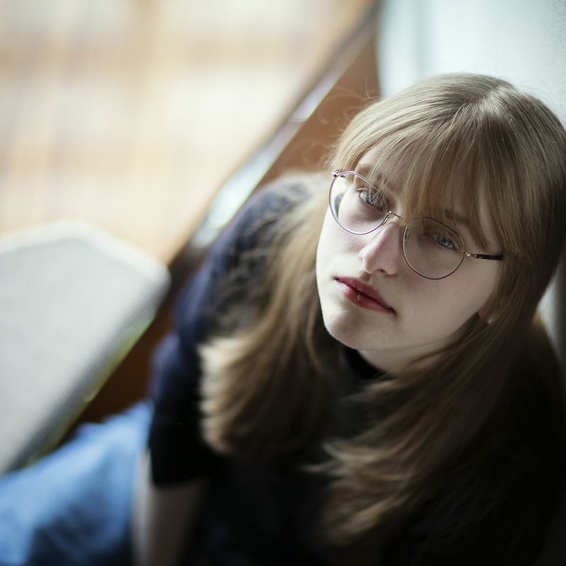 девушка портрет семейные фотографии семья лирика предметы старые фотографии женщина бабушка родственные узы предметы At Granny\'sphoto preview