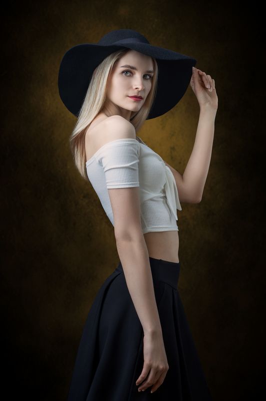 студийный портрет, красивая девушка, женский портрет, концептуальное Еленаphoto preview