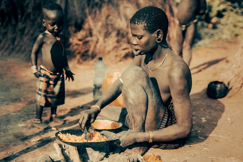 Mursi breakfast -Etiopiaphoto preview