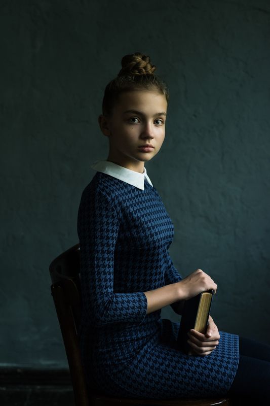 Портрет с книгойphoto preview