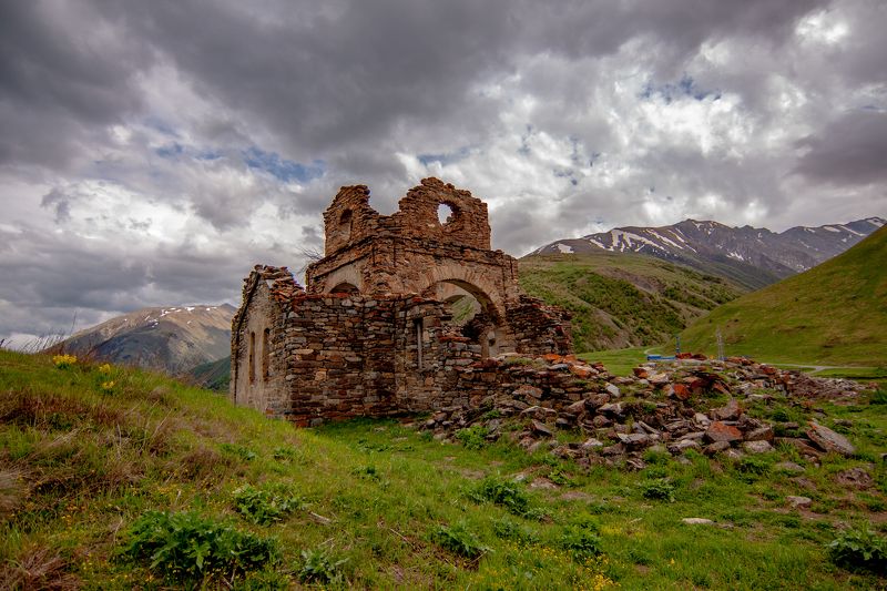Горы, пейзаж, день, церковь, развалины Старая церковьphoto preview