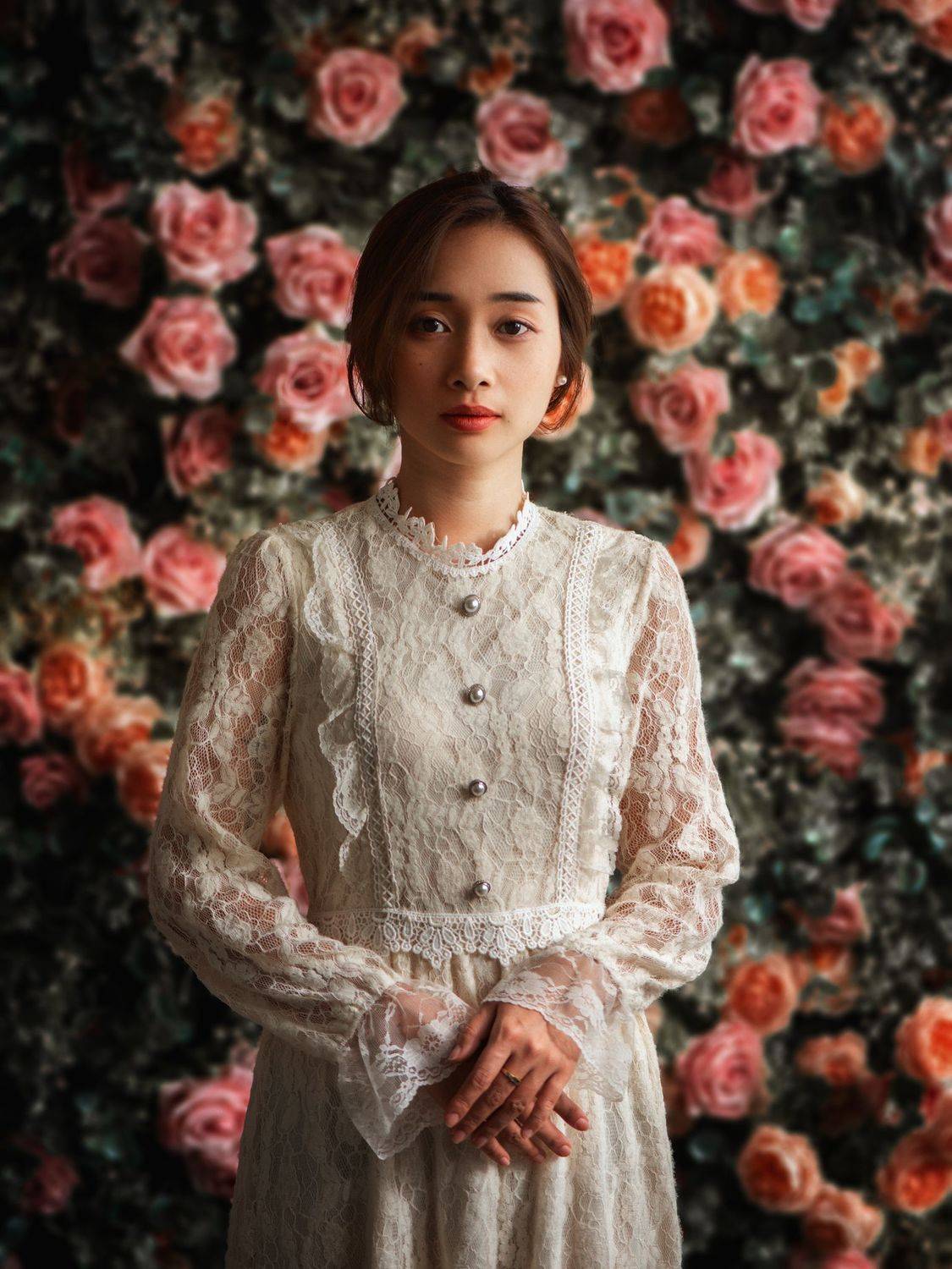 * * *. Автор: Hoang Viet Nguyen portrait, face, window, light, book, room, asian, vietnam, vietnamese, beauty, woman, girl, female, Hoang Viet Nguyen