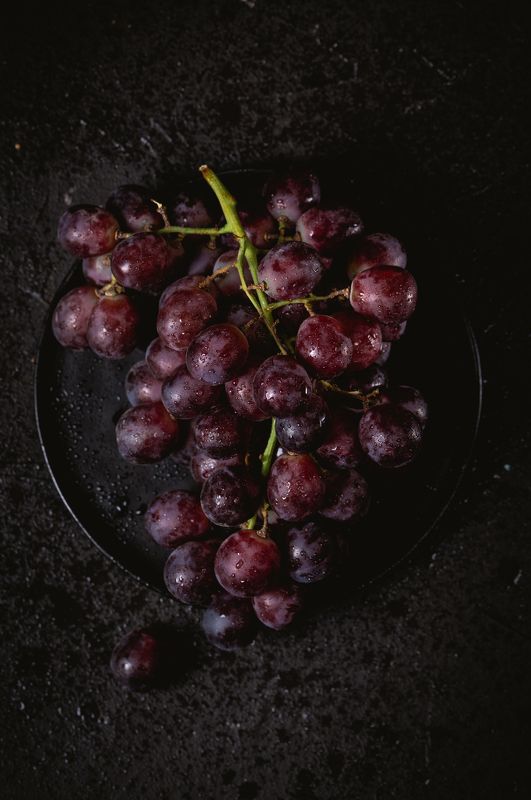 виноград, натюрморт, даркмуд, фудфото Икра коньякаphoto preview