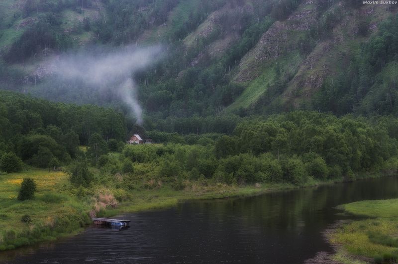 кбжд, байкал, домик, избушка, река, тайга, горы, туман, дождь, причал, деревья В тихом одиночествеphoto preview