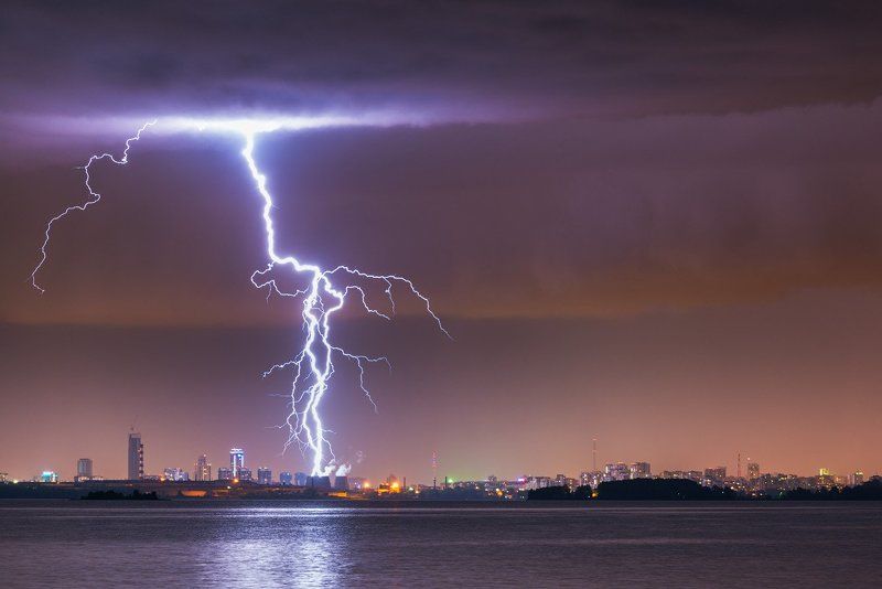 Гроза над городомphoto preview