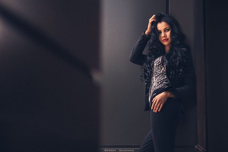 Красивая девушка, Тонирование, Фотосессия, Фотосессия в городе, Фэшн Девушка у стеныphoto preview