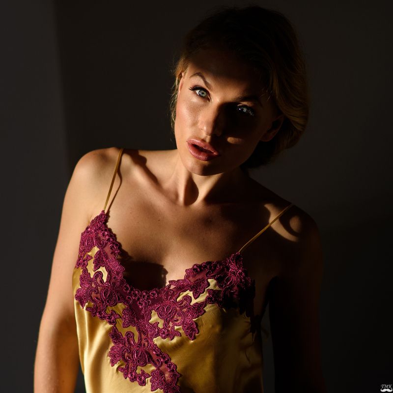 portrait, people, moody, sun, sunleaks, sunshine, eyes, lips, look, warmth,woman, skin Sunlight on your skinphoto preview