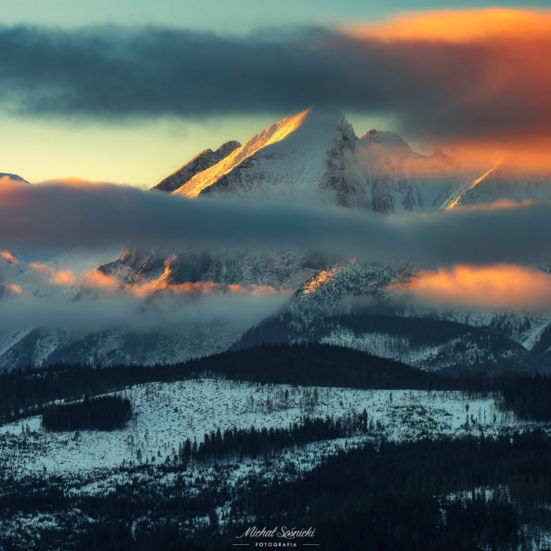 #poland #pentax #benro #lightroom #nikcollection #nature #sunrise #mountains #sky #fog #foggy #morning #pix Tatry Bielskie.photo preview