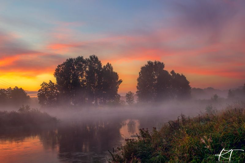 chmury, drzewa, Gwda, korona, krajobraz, mgła, natura, niebo, odbicie w wodzie, rzeka, światło, wschód słońca The Crown of the Gwda Riverphoto preview