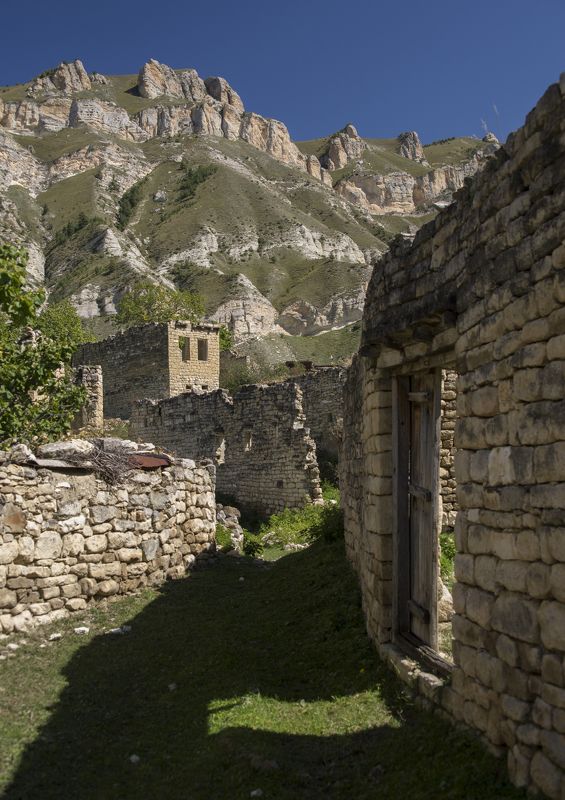 дагестан, кули, кавказ, село, пейзаж, горы, дом, стена, окно, камень, кирпич, улица, путешествие, архитектура В древнем селеphoto preview