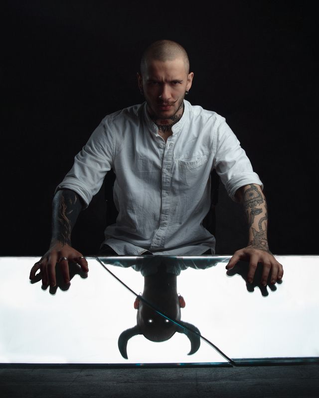 Демон, отражение Зеркалоphoto preview