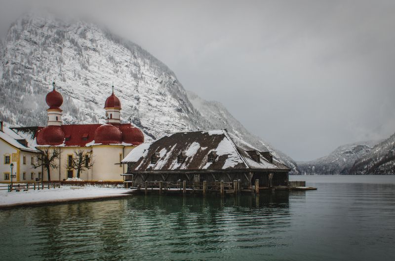 германия, бавария, озеро, кёнигзее, королевское озеро, зима, январь, горы, альпы, церковь, святой варфоломей, пристань, национальный парк St. Bartholomew\'s Churchphoto preview