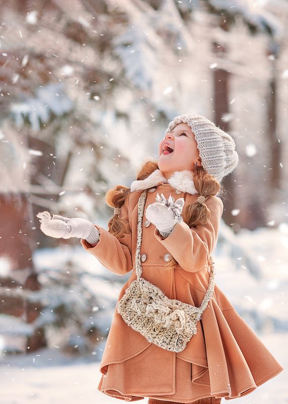 Снежинки ртом ловила, очень мило …photo preview