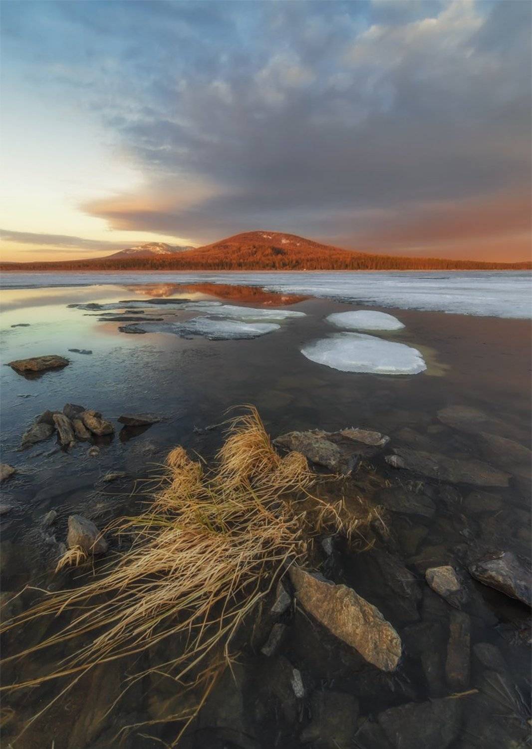 Зюраткуль рассветный. Автор: Альберт Беляев Восход, Горы, Дикая природа, Небо, Озеро, Пейзаж, Природа, Рассвет, Урал, Утро, Альберт Беляев