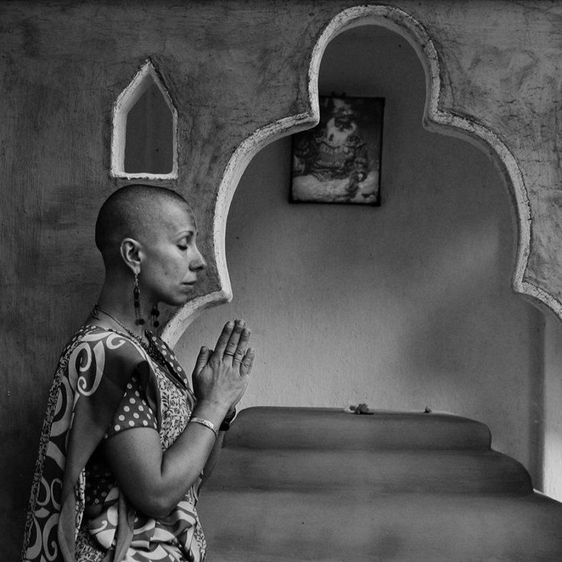 Баба, Девушка., Намасте, Поклон. नमस्तेphoto preview