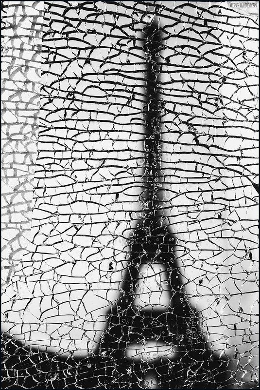 За стеклом днем и ночьюphoto preview