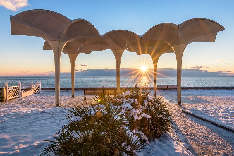 ялта, крым, набережная Морозный рассвет в Ялтеphoto preview