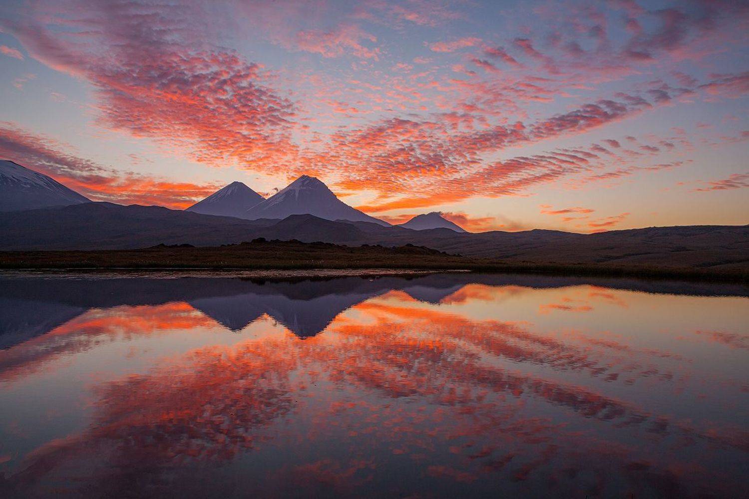 Зажигая вулканы. Автор: Денис Будьков Камчатка, вулкан, рассвет, природа, путешествие, фототур, пейзаж, , Денис Будьков