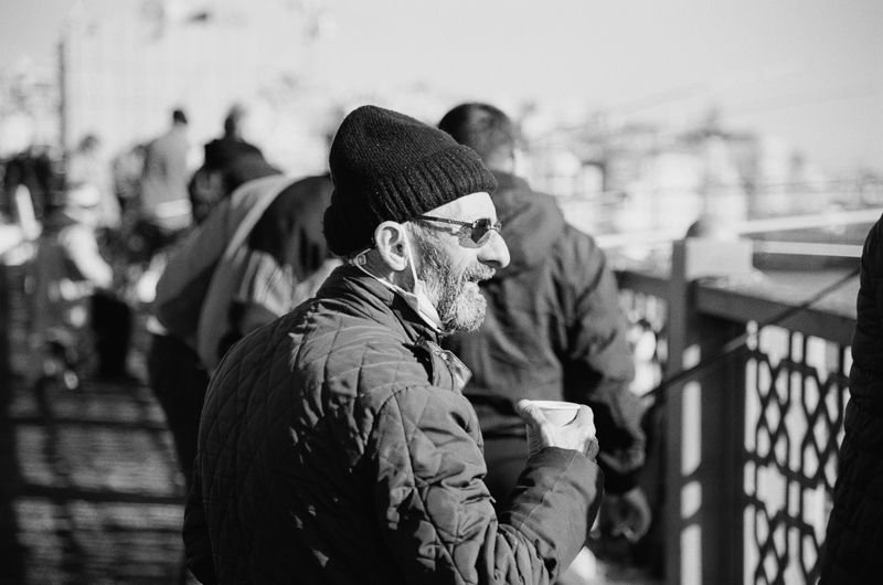 nikon, f100 Рыбак с утренним кофе. Галатский мост. Стамбул, 2021photo preview