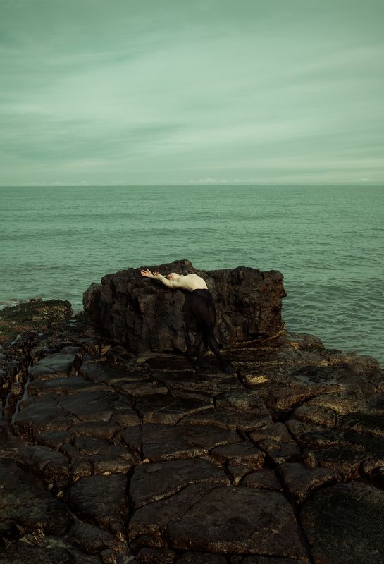 dance, nude, fine art, fine art nude, nude girl, naked, sea, natural light, italian woman, italian model Elementsphoto preview