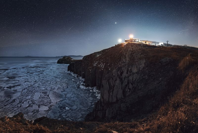 ночь, зима, маяк, скалы, лёд Маяк Бюссе.photo preview