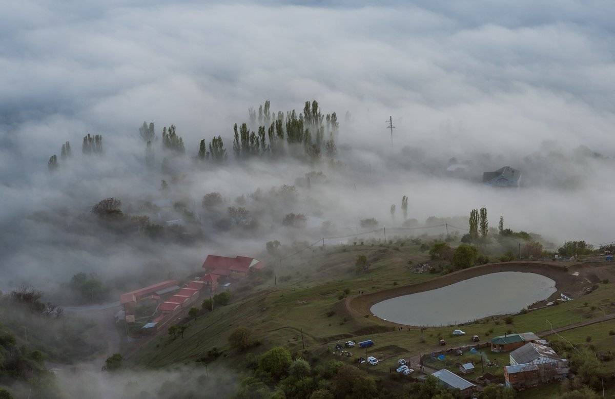 Туман Подбирается К Турбазе. Автор: Гвановский Владимир , Гвановский Владимир