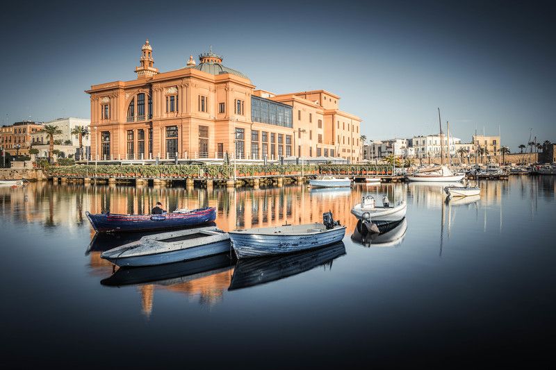 #reflexion #boat #cityscape #italy City Bariphoto preview