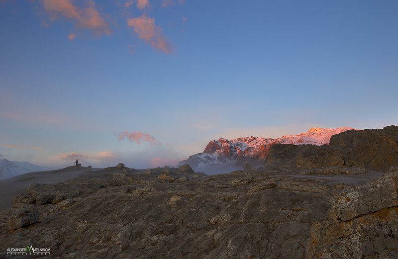 встречая, новый, день, высоко, в, горах Встречая новый день высоко в горахphoto preview